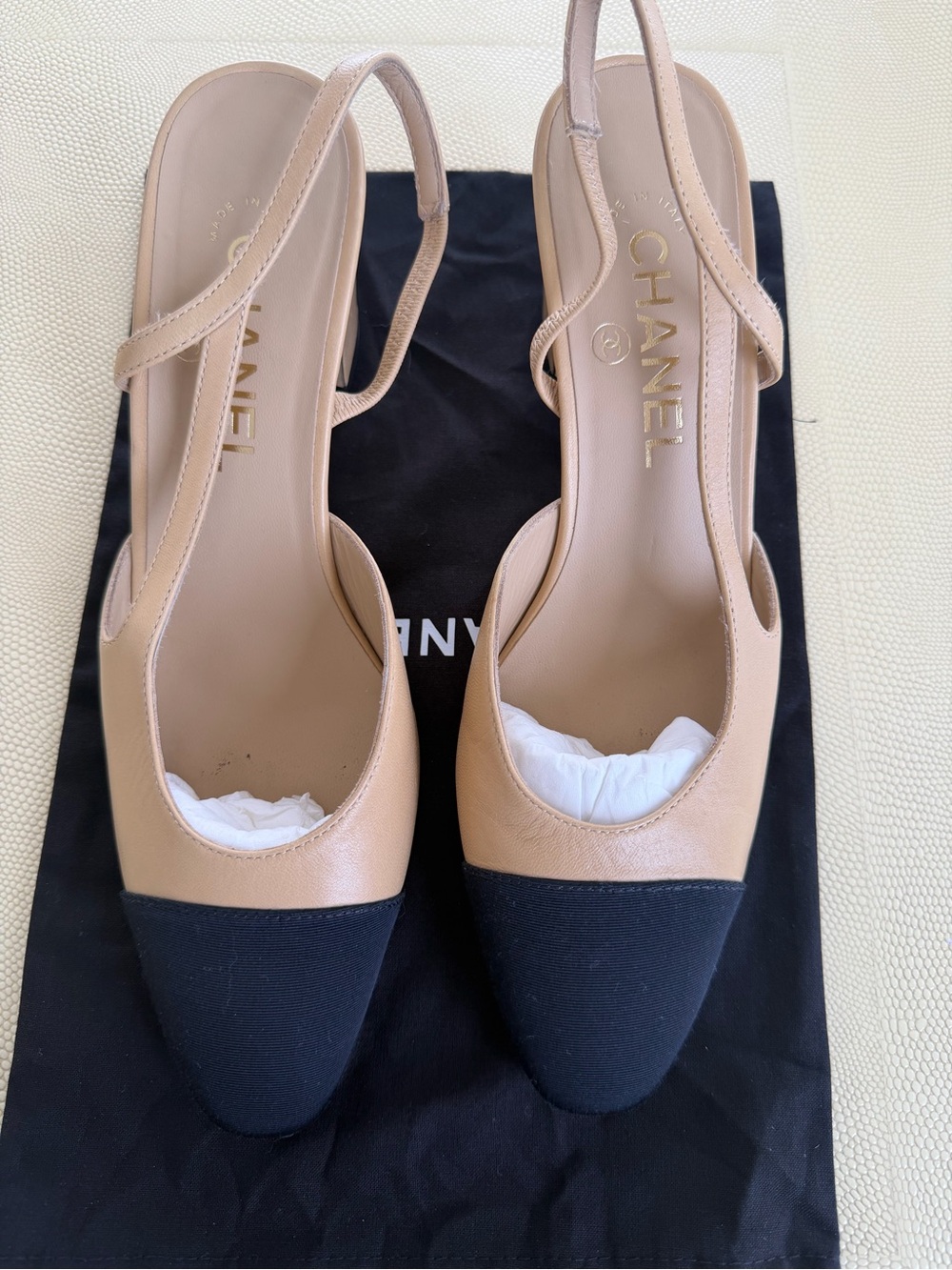 CHANEL Beige and Black Two-Tone Slingback Pumps - Picture 4 of 10